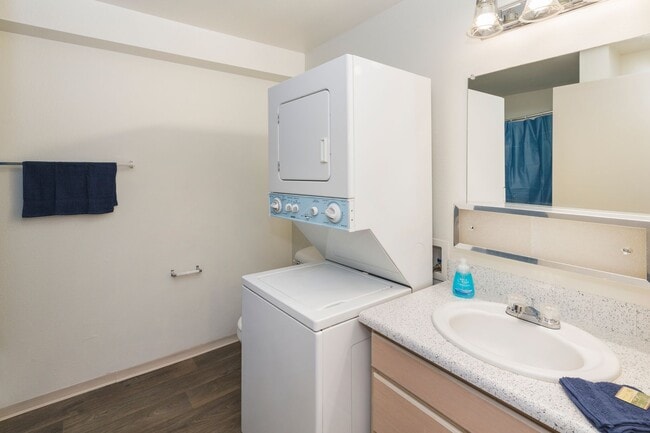 Summit Creek Apartments