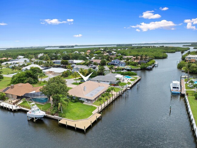 Photo - 130 Queen Catherina Ct
