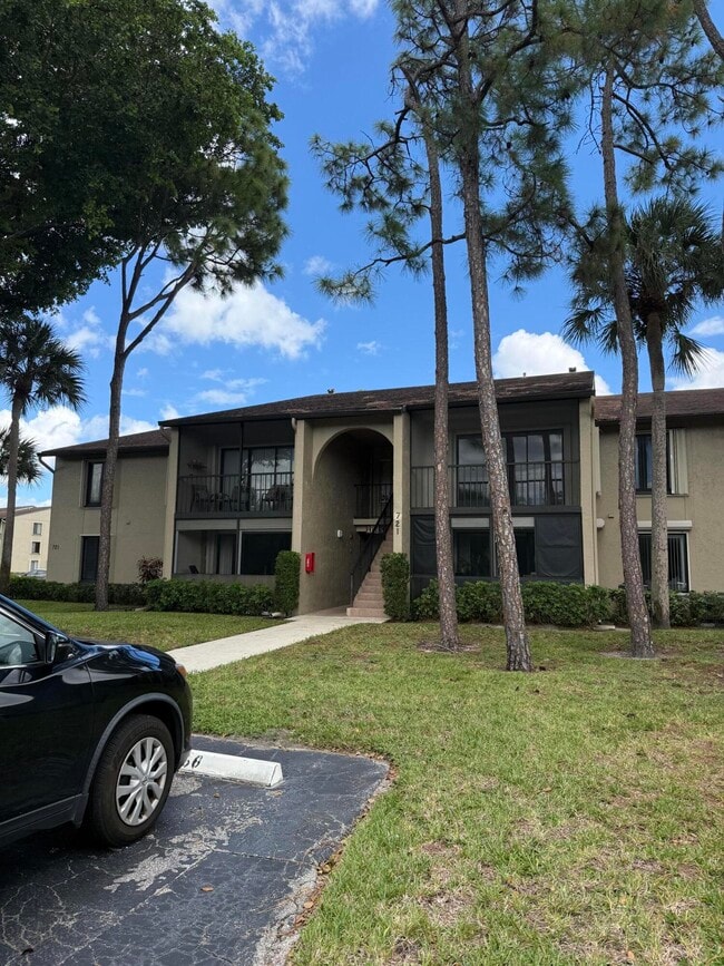 Building Photo - 721 Sunny Pine Way Unit A1