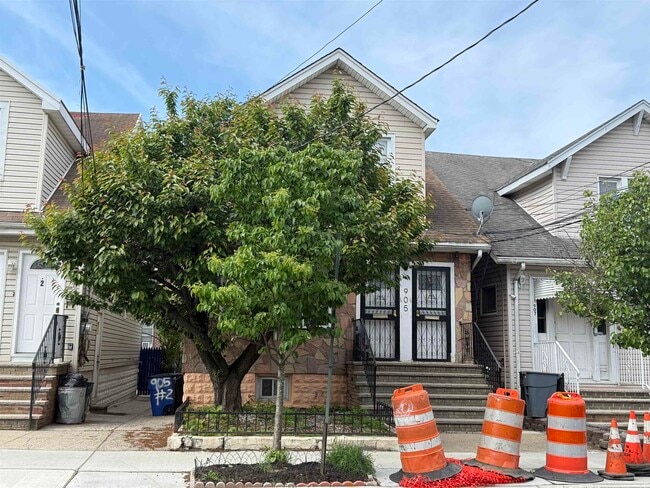 Building Photo - 905 85th St Unit 2nd Fl