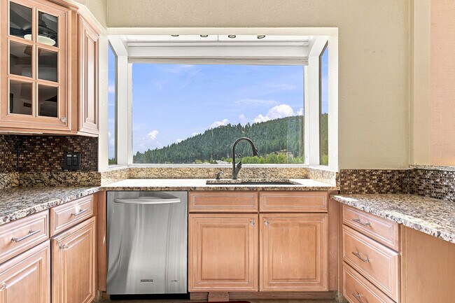 Photo - 680 Ridgeside Dr