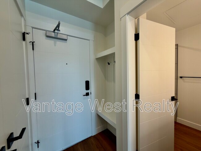 1280-1280 Sutherland Ave