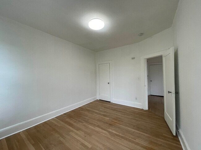 Photo - 2 Noll Pl Unit 2