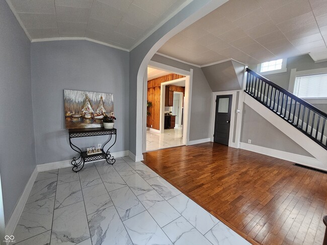 Photo - 335 W 4th St