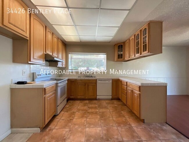 Photo - 34426 Bentley Pl