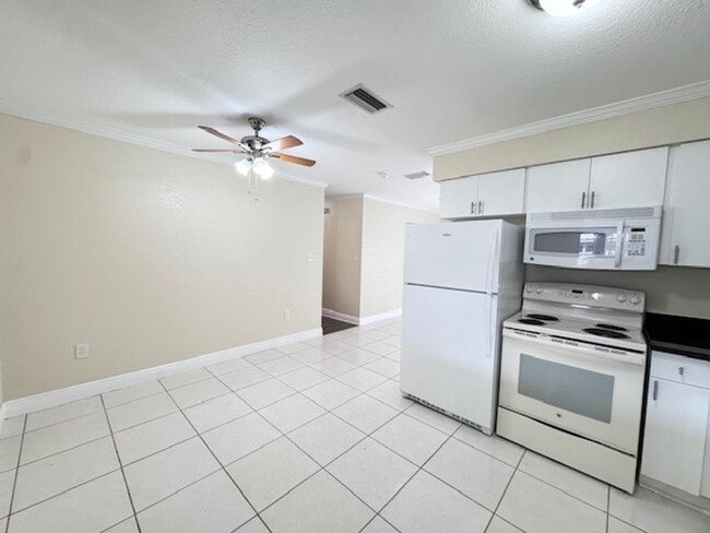 Photo - Charming 3/2 with Modern Updates