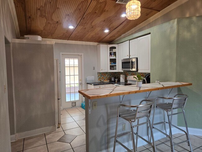 Photo - Charming Forest Hills home