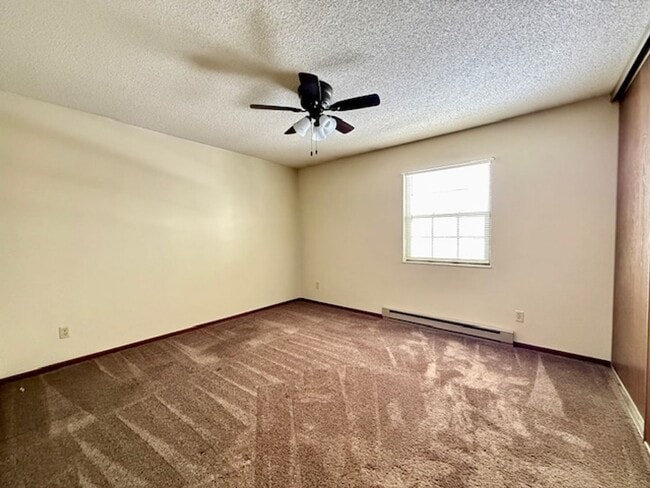 Photo - ONTARIO - 2 Bedroom Move-In Ready! Unidad 2165 4