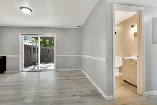 Photo - 817 Lancelot Ct