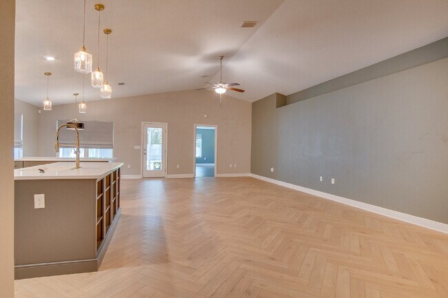 Photo - Spacious 4-Bedroom Home in Milton Near I-1...