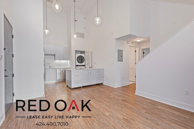 Building Photo - 1168 S Barrington Ave