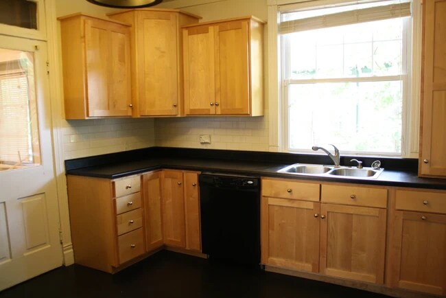 Photo - 440 E 2nd St