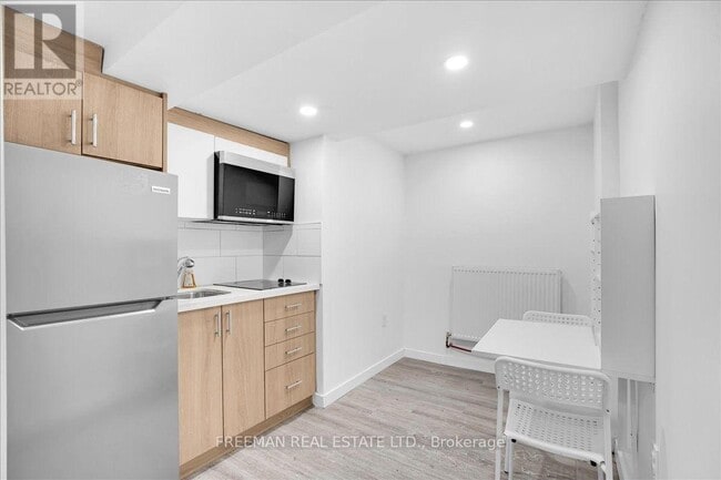 Photo - 15 Thorburn Ave