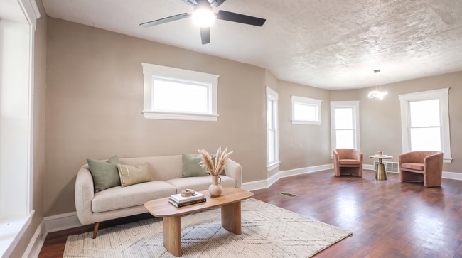 Building Photo - Welcome home to this freshly renovated 3-bedroom, 1-bathroom home on Cleveland’s West Side!