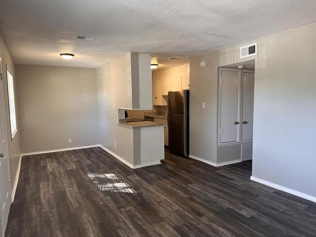 Building Photo - 403 Main St Unit Apt 7