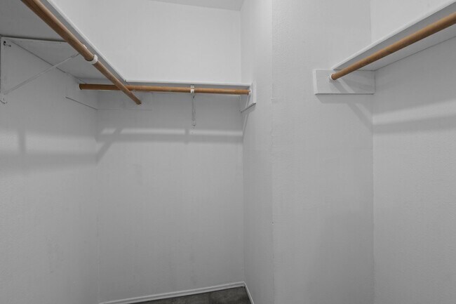 Building Photo - 5801 Lumberdale Rd Unit 127