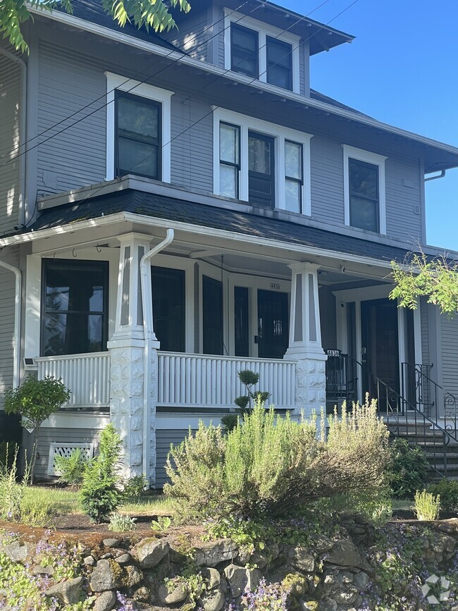 Building Photo - 4836 SE Franklin St Rental