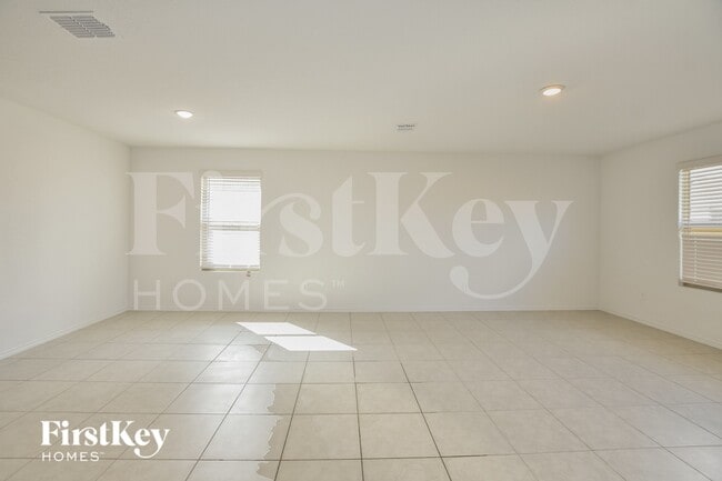 Photo - 1069 Crestview Dr