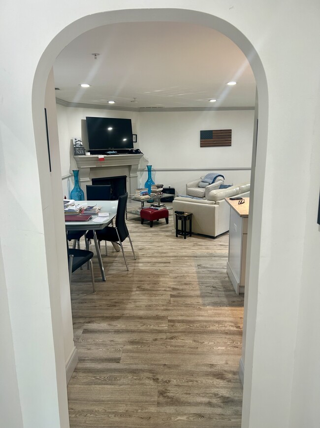 Photo - 633 Valley Rd Unidad Luxury Apartment