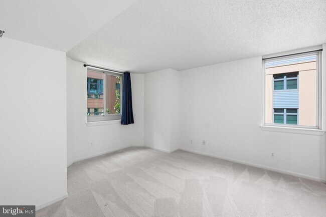 Photo - 1024 N Utah St Unit 324