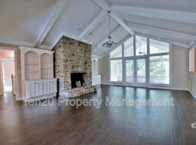 4720 Shenandoah Ct