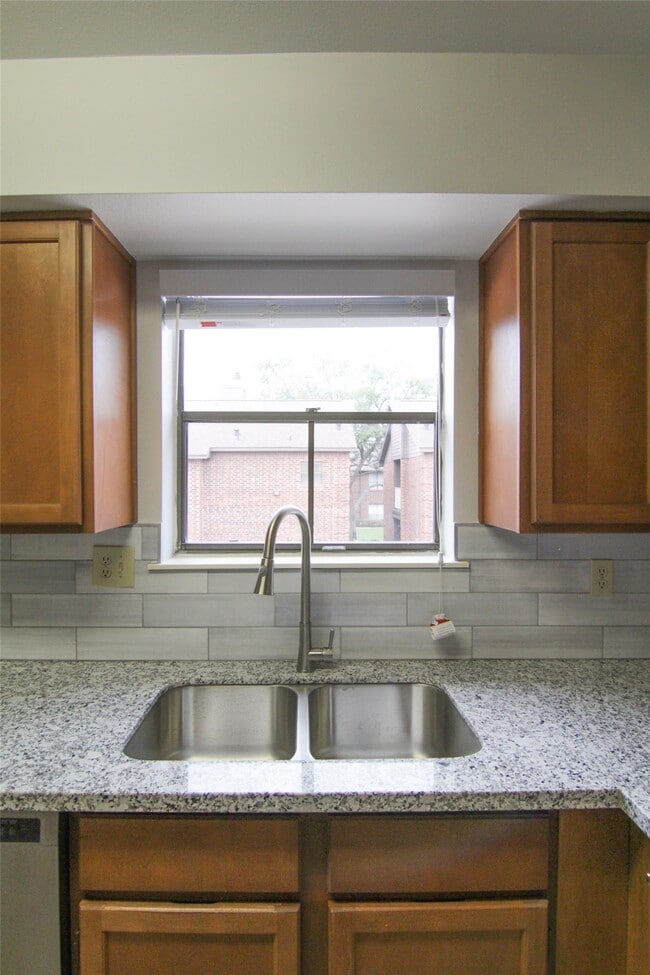 Photo - 3100 Walnut Bend Ln Unidad 118