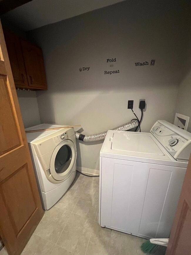 Photo - 4561 Island View Dr NE