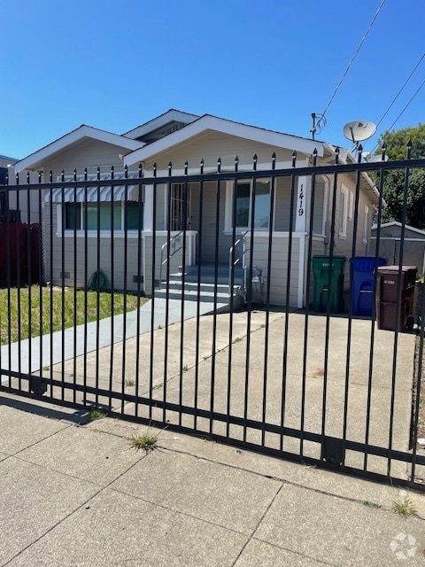 Building Photo - 1419 84th Ave Rental