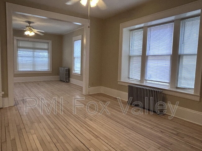 Building Photo - 513 N Superior St Unit LOWER Rental