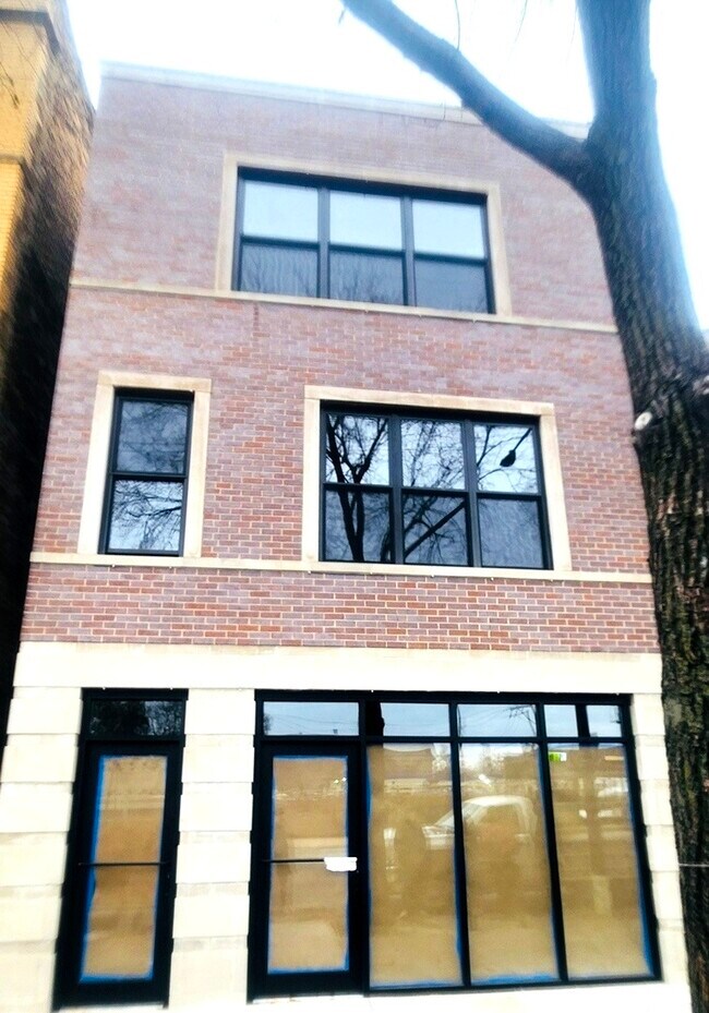 Building Photo - 2157 N Western Ave