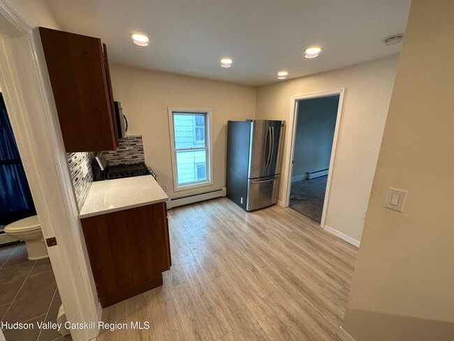 Photo - 152 St James St