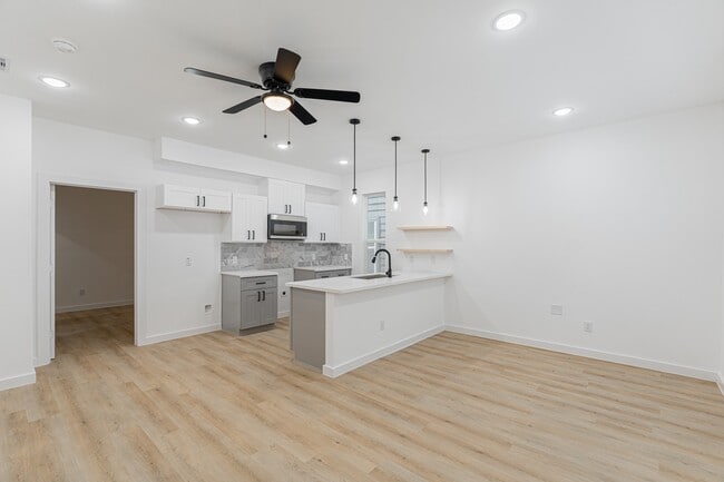 Photo - 7126 Bywood St