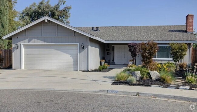 Building Photo - Beautiful Single Story Home Ready To Be Ca...