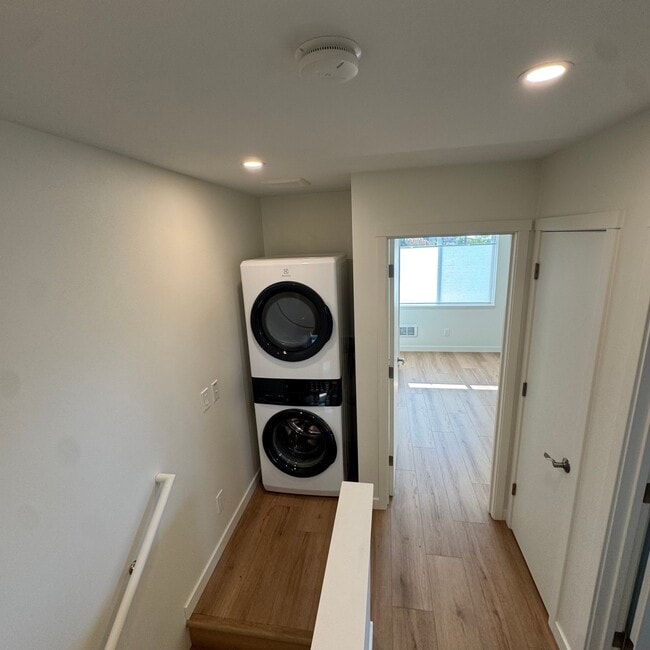 433 W 13th St Unit B
