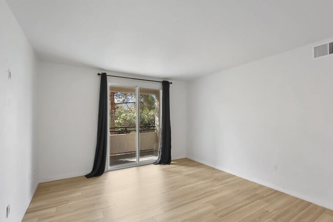 Photo - 3 Bed Condo In Gated West Side Community Unit 2060