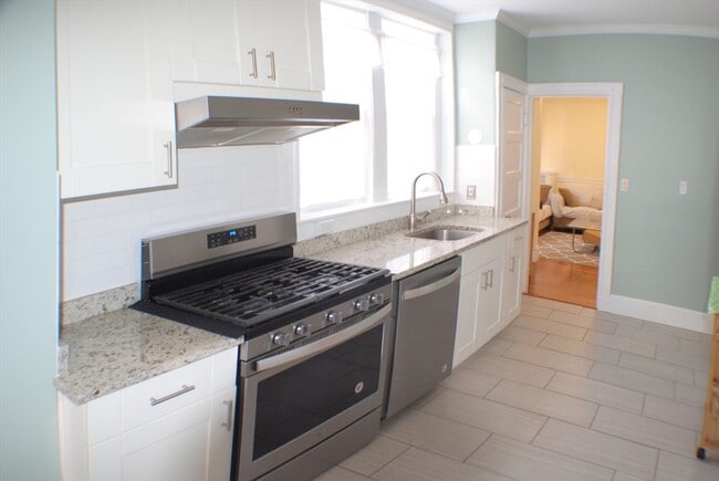 Building Photo - 22 Parkway Rd Unit 2