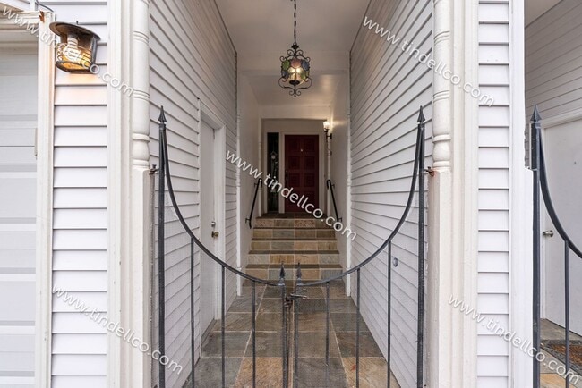 Building Photo - Updated, Spacious 2 Bedroom, Pet Friendly ... Rental