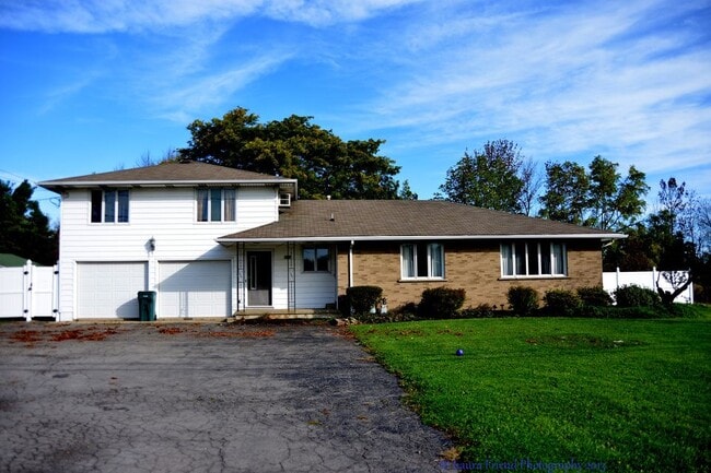 Building Photo - 2305 Lockport Rd Unit Upper