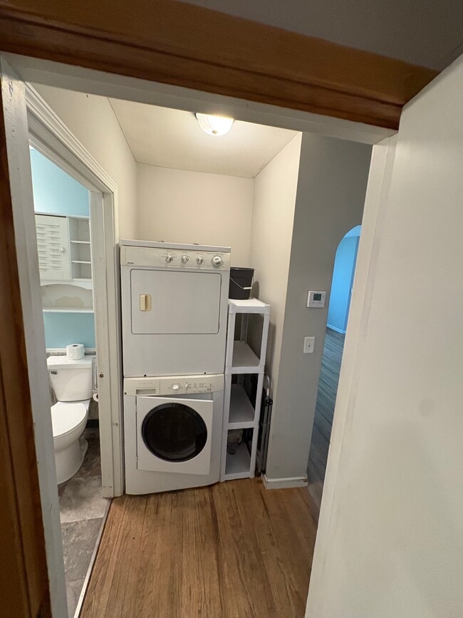 Photo - 107 W Laurel St