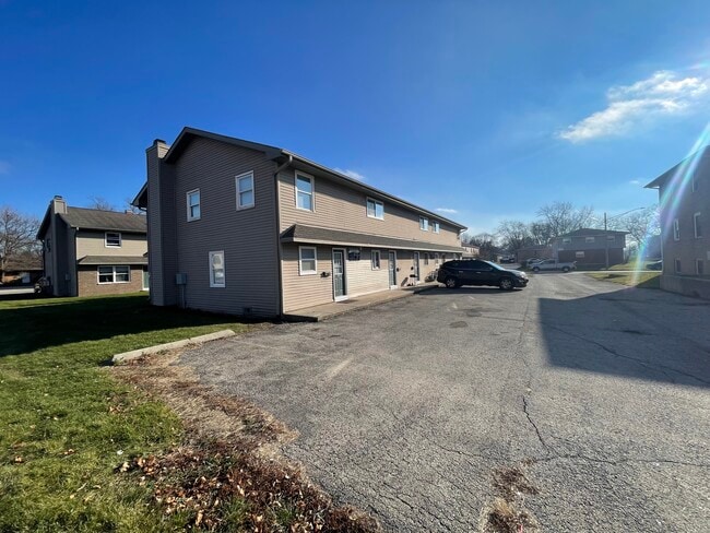Photo - 827 W Hillcrest Dr
