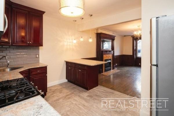 Magnirficent 2 BED in Historic Brownstone w/ Garden & W/D in unit!