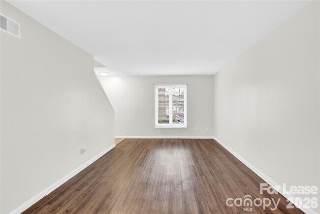 Photo - 1921 Mereview Ct Unidad #34