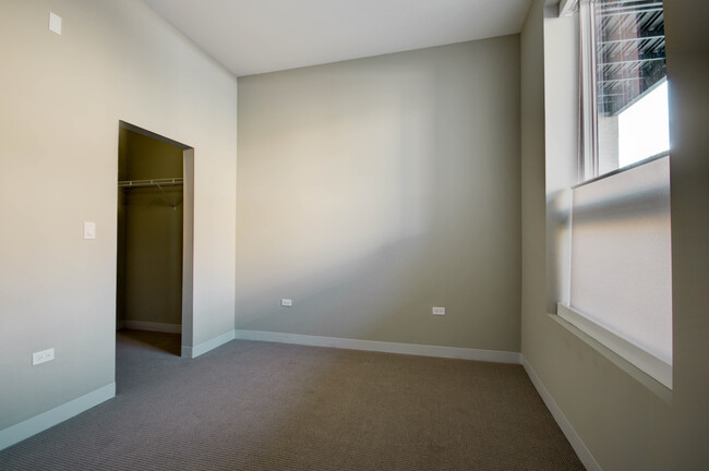 Photo - 833 W Grand Ave