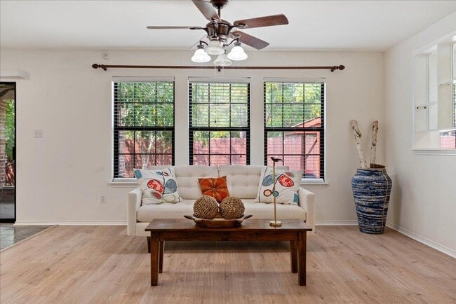 Photo - 708 Yosemite Trail