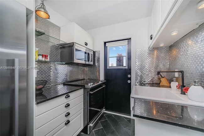 Photo - 360 Meridian Ave Unit 6E