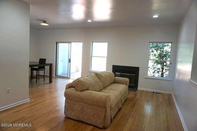 Photo - 102 Cranbrook Ct