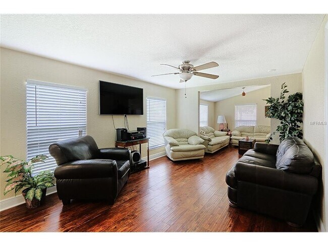 1235 Lakeview Rd