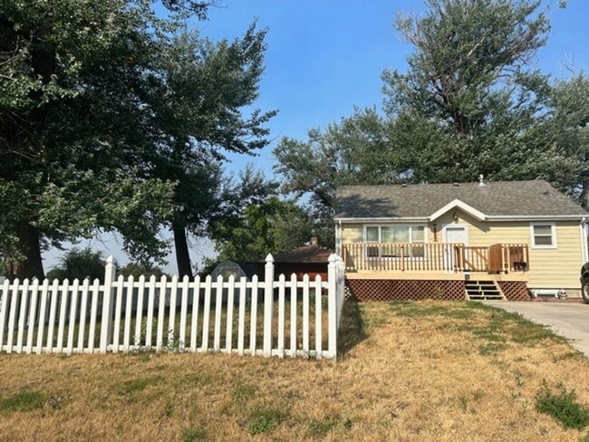 Building Photo - Updated 3-Bedroom Home In Great Neighborhood