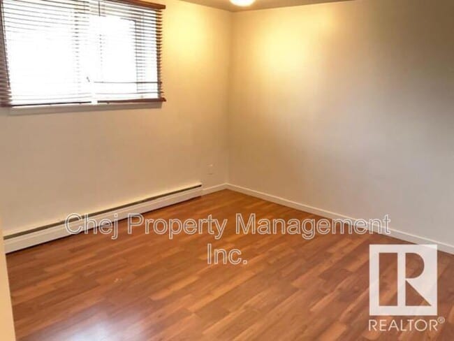 Photo - 6103-6198 98 Ave NW