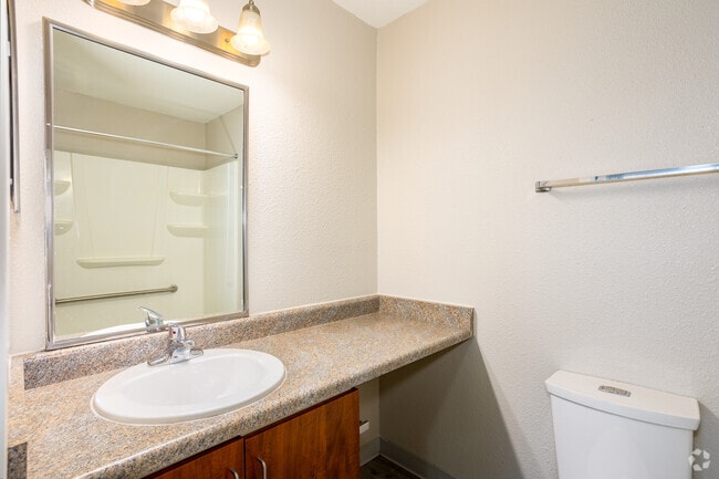 1BR, 1BA - 693SF